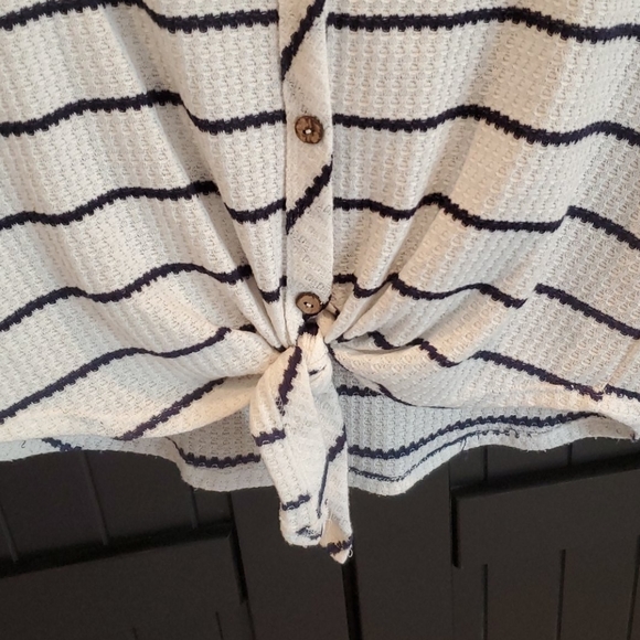 Oversized 3 button top - Picture 2 of 6